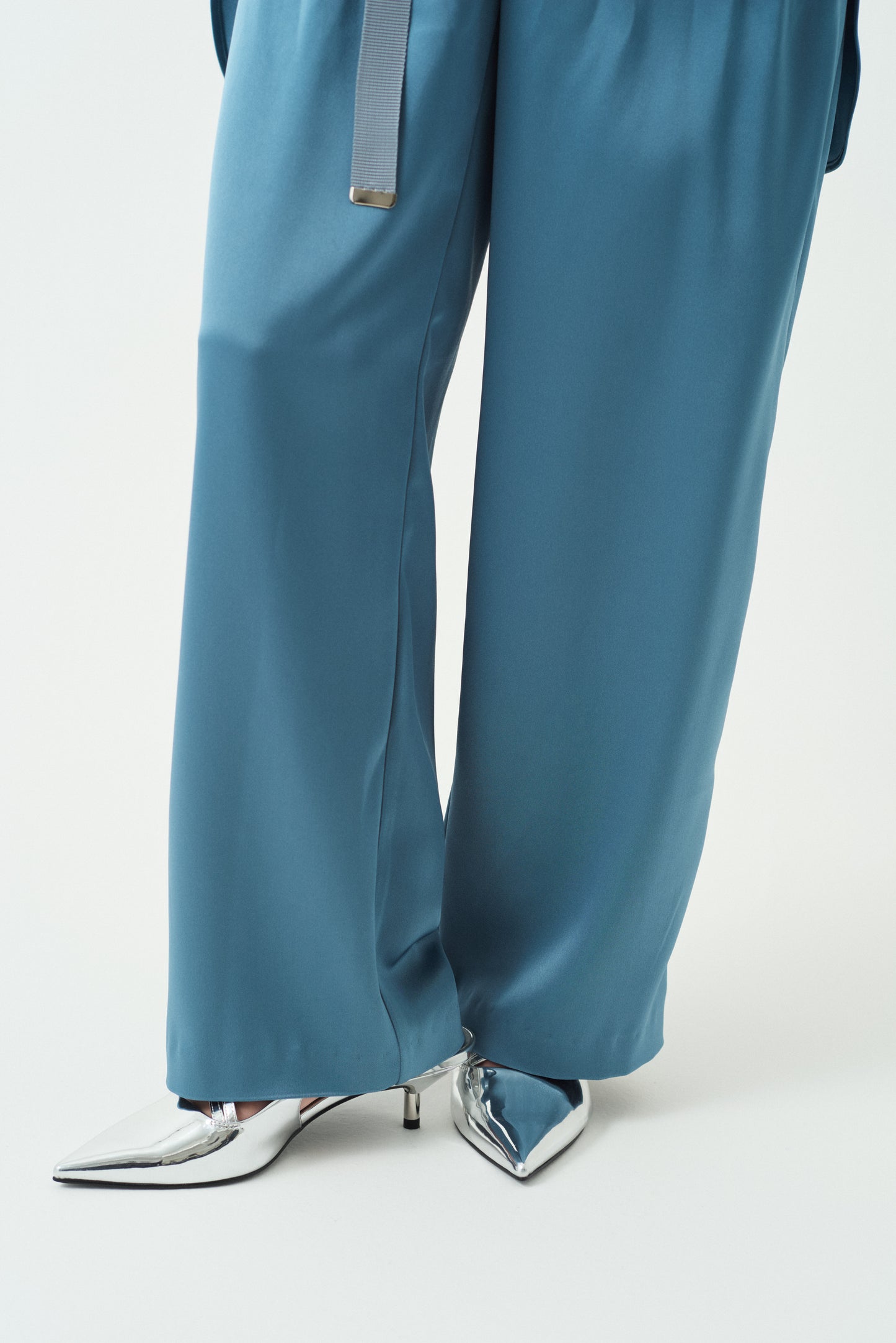 sier (s)atin pants ( blue )